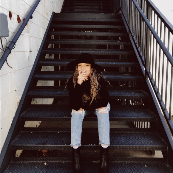 Meet your Posher, Sabrina - Picture 4 of 6